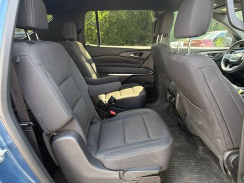 Used 2025 Chevrolet Traverse LT w/ Driver Confidence Package FWD image 17