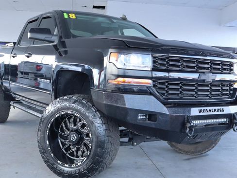 Used 2018 Chevrolet Silverado 1500 LT RWD image 2
