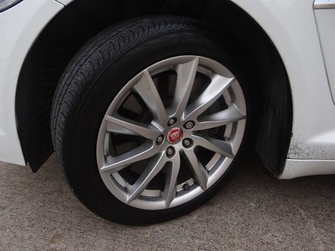 Used 2015 Jaguar XF Premium image 26