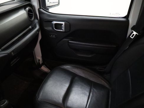 Used 2021 Jeep Gladiator Sport image 14