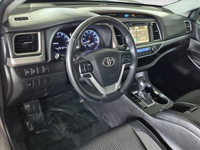Used 2018 Toyota Highlander Plus FWD image 10