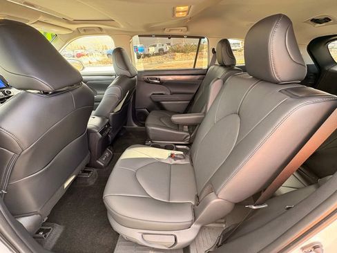 Used 2026 Toyota Highlander Limited image 26