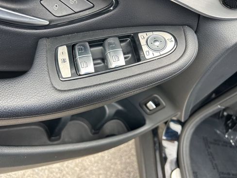 Used 2022 Mercedes-Benz GLC 300 image 34