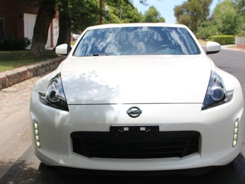 Used 2019 Nissan 370Z Touring Sport RWD image 4