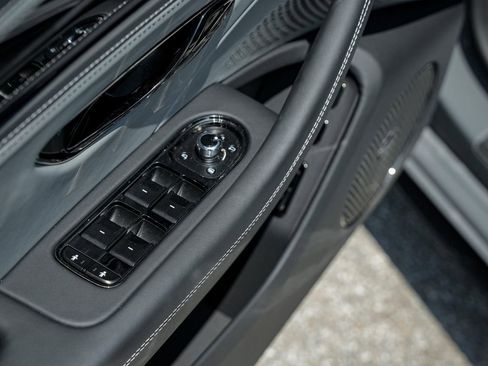 New 2025 Bentley Flying Spur Plug-In Hybrid AWD/4WD image 33