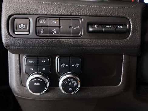 Used 2021 GMC Yukon XL Denali w/ Advanced Technology Package AWD/4WD image 9