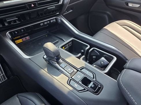 Used 2025 Lexus TX 500h AWD w/ Technology Package image 18