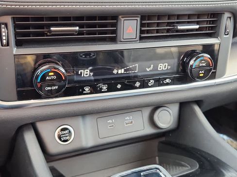 Used 2023 Nissan Rogue SV image 15