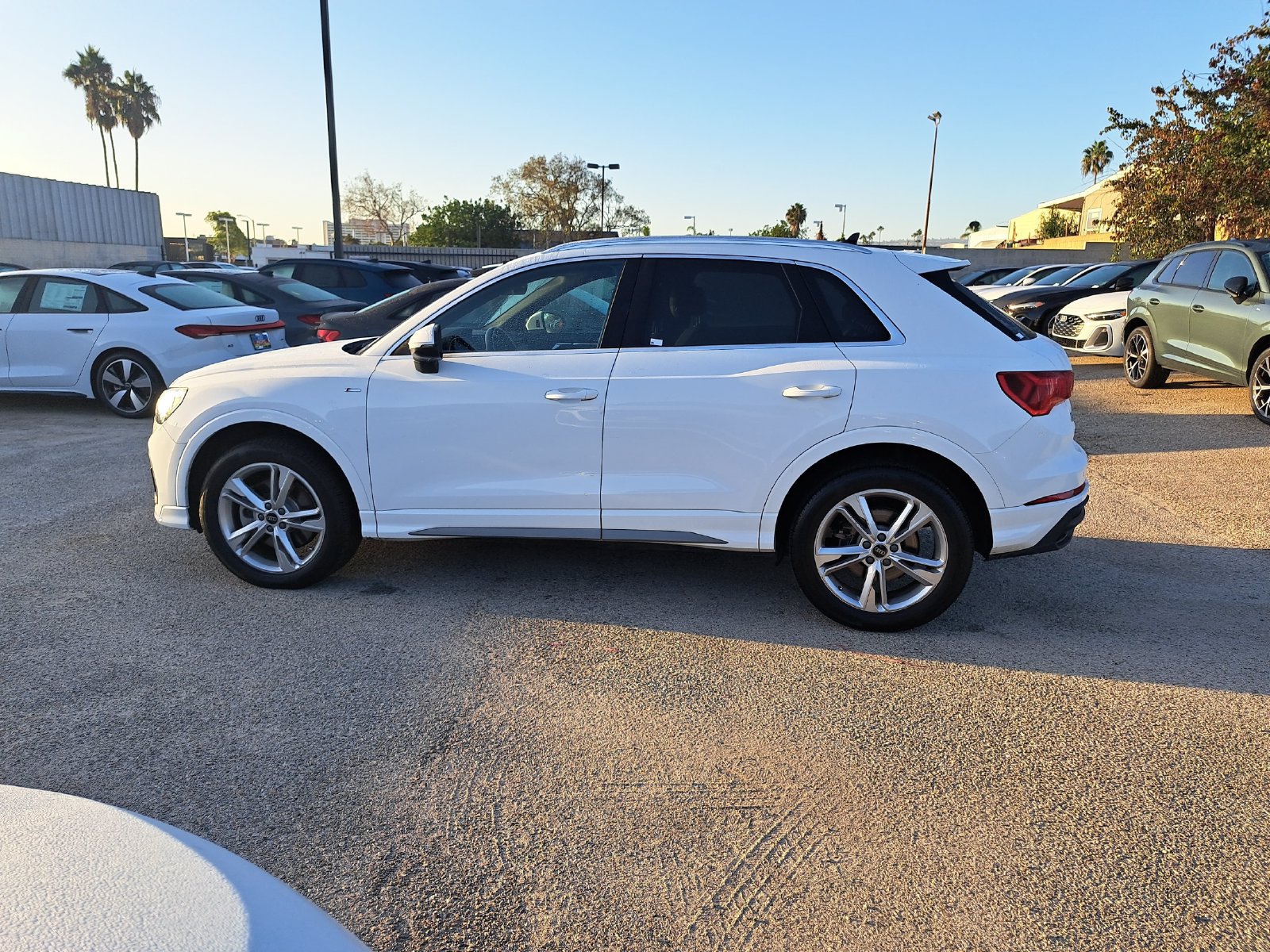 Used 2024 Audi Q3 2.0T Premium w/ Convenience Package AWD/4WD image 8