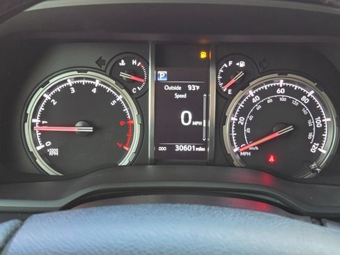 Used 2021 Toyota 4Runner TRD Off-Road Premium AWD/4WD image 23