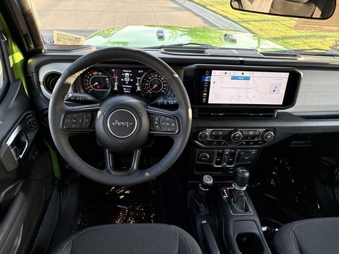 Used 2025 Jeep Wrangler Unlimited Sport AWD/4WD image 19