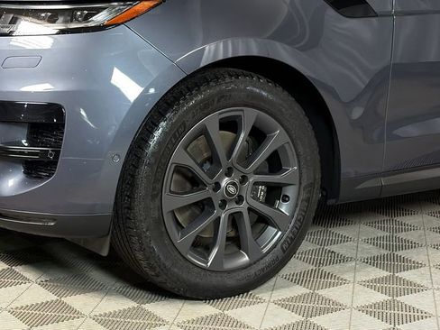 Used 2024 Land Rover Range Rover Sport SE image 4