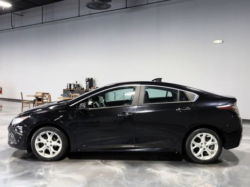 Used 2017 Chevrolet Volt Premier w/ Driver Confidence II Package image 4