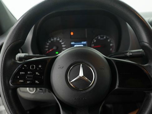 Used 2021 Mercedes-Benz Sprinter 2500 image 19
