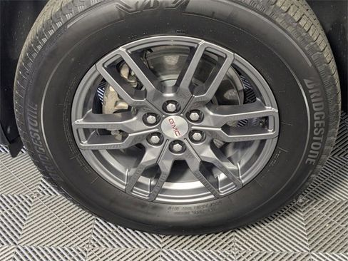 Used 2025 GMC Acadia Elevation image 8