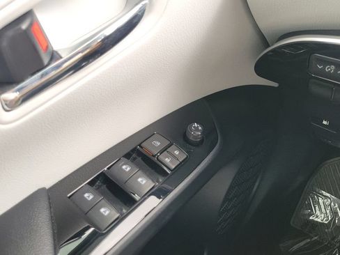 Used 2018 Toyota Prius Four Touring FWD image 19