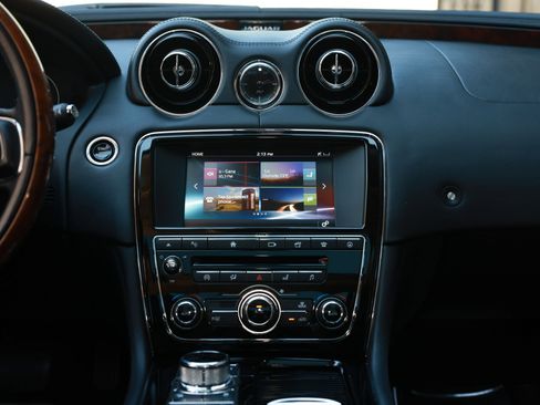 Used 2017 Jaguar XJ L Portfolio RWD image 42