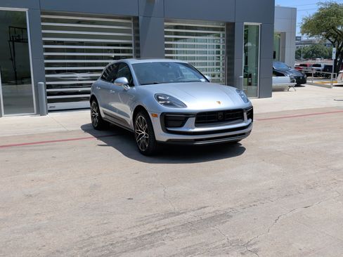 Used 2024 Porsche Macan AWD/4WD image 2