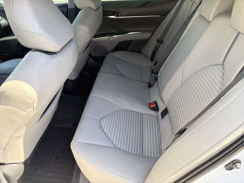 Used 2022 Toyota Camry SE image 16