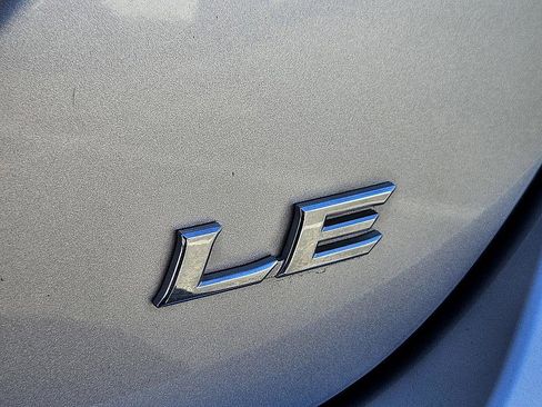 Used 2018 Toyota Camry LE image 13