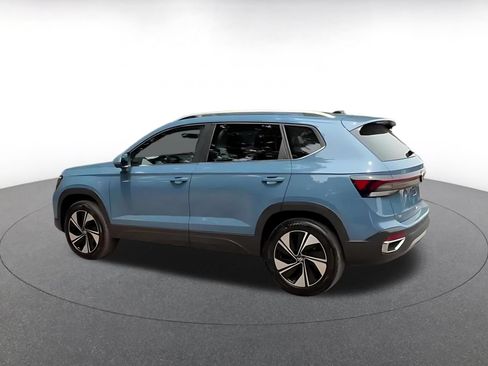 Used 2026 Volkswagen Taos SE AWD/4WD image 4