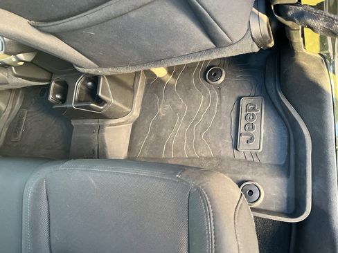 Used 2022 Jeep Gladiator Willys image 24