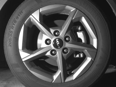 Used 2025 Kia K4 LXS image 13