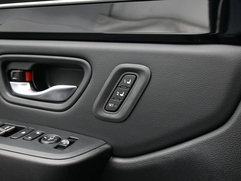 New 2025 Honda Pilot Touring image 18