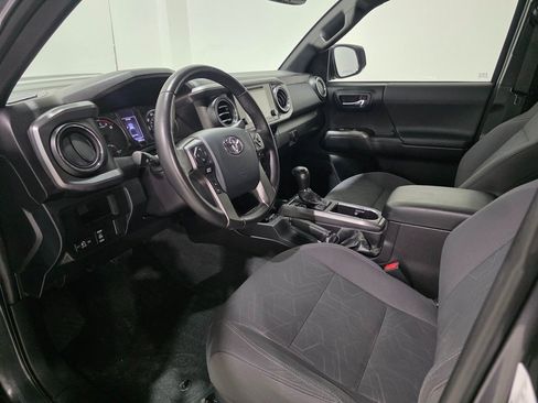 Used 2016 Toyota Tacoma TRD Sport image 17