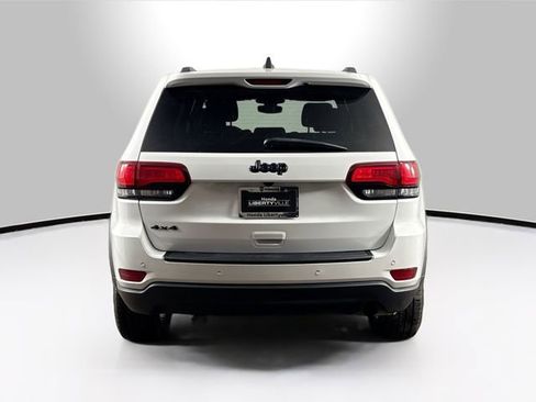 Used 2018 Jeep Grand Cherokee Laredo image 10