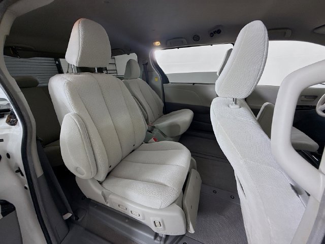 Used 2011 Toyota Sienna LE FWD image 27