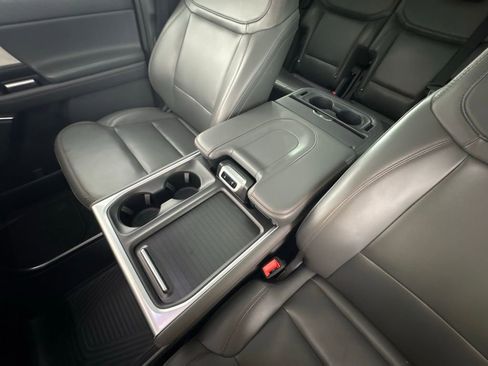 Used 2025 Ford Expedition Active image 34