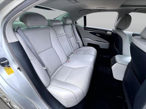 Used 2013 Lexus LS 460 w/ Comfort Pkg RWD image 17