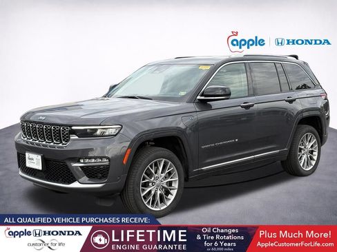 Used 2022 Jeep Grand Cherokee Summit w/ Advanced Protech Group IV AWD/4WD image 3