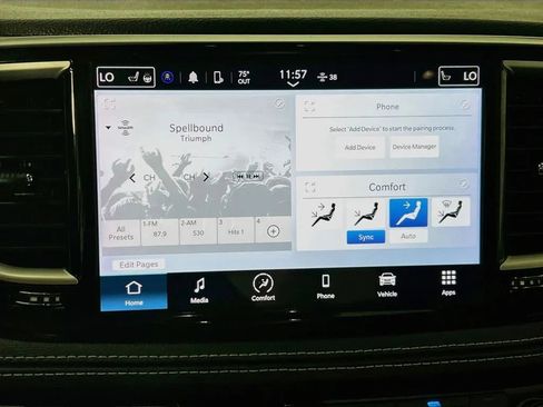 Used 2024 Chrysler Pacifica Touring-L FWD image 15