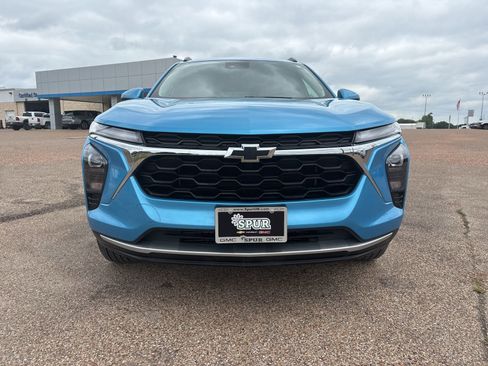 Certified 2025 Chevrolet Trax LT w/ Driver Confidence Package image 9