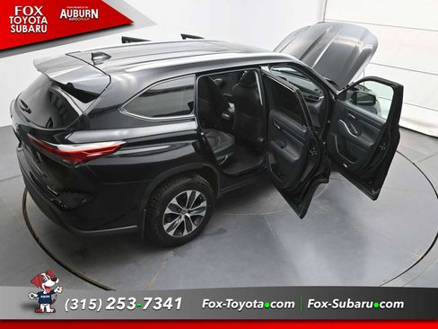 Used 2023 Toyota Highlander XLE AWD/4WD image 35