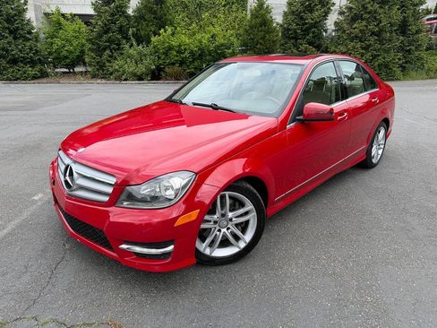 Used 2013 Mercedes-Benz C 300 4MATIC Sedan image 3