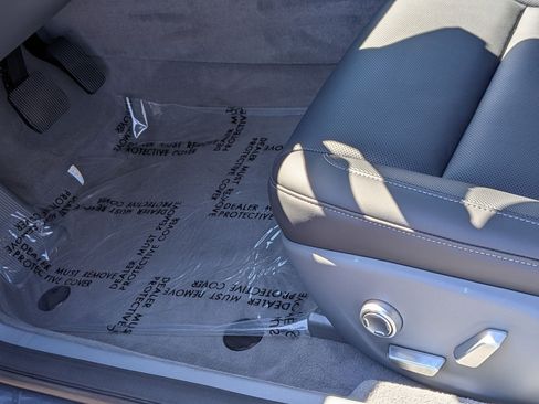 Used 2024 Lucid Air Touring image 17