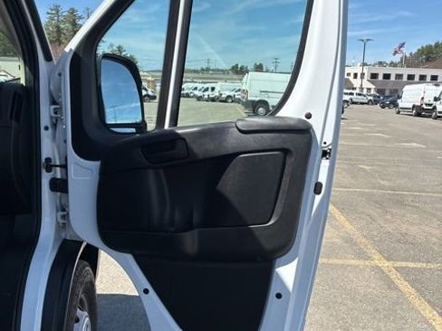 Used 2025 RAM ProMaster 2500 w/ Convenience Group image 17