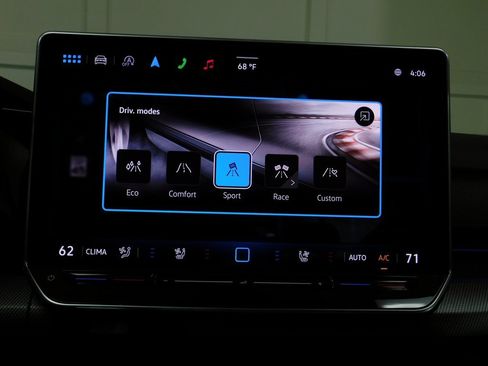 Used 2025 Volkswagen Golf image 59