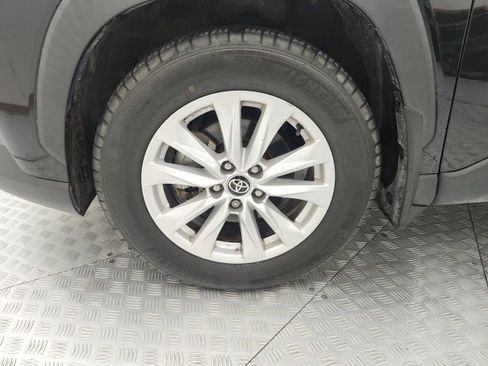 Certified 2022 Toyota Corolla Cross LE image 9