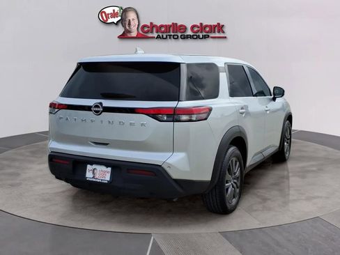 Used 2022 Nissan Pathfinder S FWD image 6