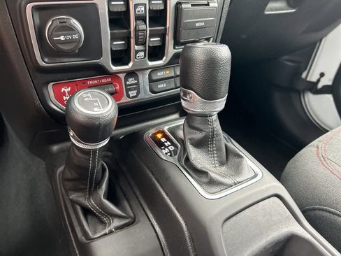 Used 2024 Jeep Wrangler Rubicon image 38