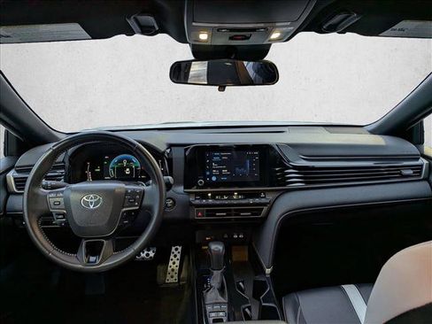 Used 2025 Toyota Camry SE image 18