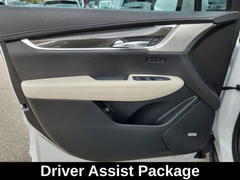 Used 2022 Cadillac XT6 Sport w/ Technology Package image 12