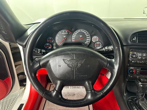 Used 2004 Chevrolet Corvette Coupe w/ Roof Package RWD image 17