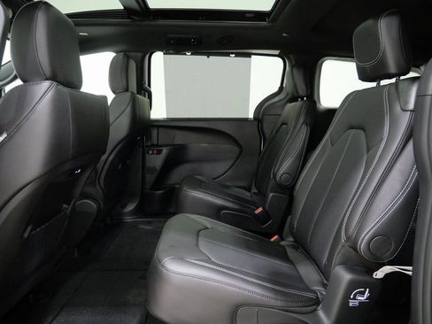 New 2026 Chrysler Pacifica Select AWD/4WD image 23