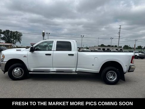 Used 2024 RAM 3500 Tradesman w/ Chrome Appearance Group AWD/4WD image 29