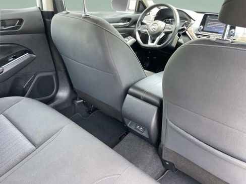 Used 2023 Nissan Altima 2.5 SV FWD image 16